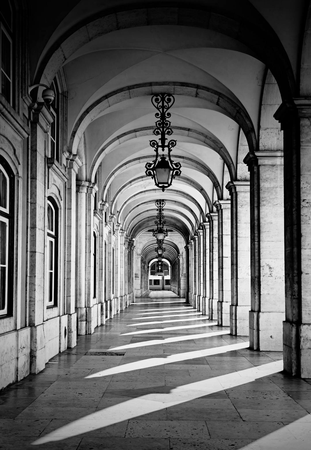Arched Corridor Affiche