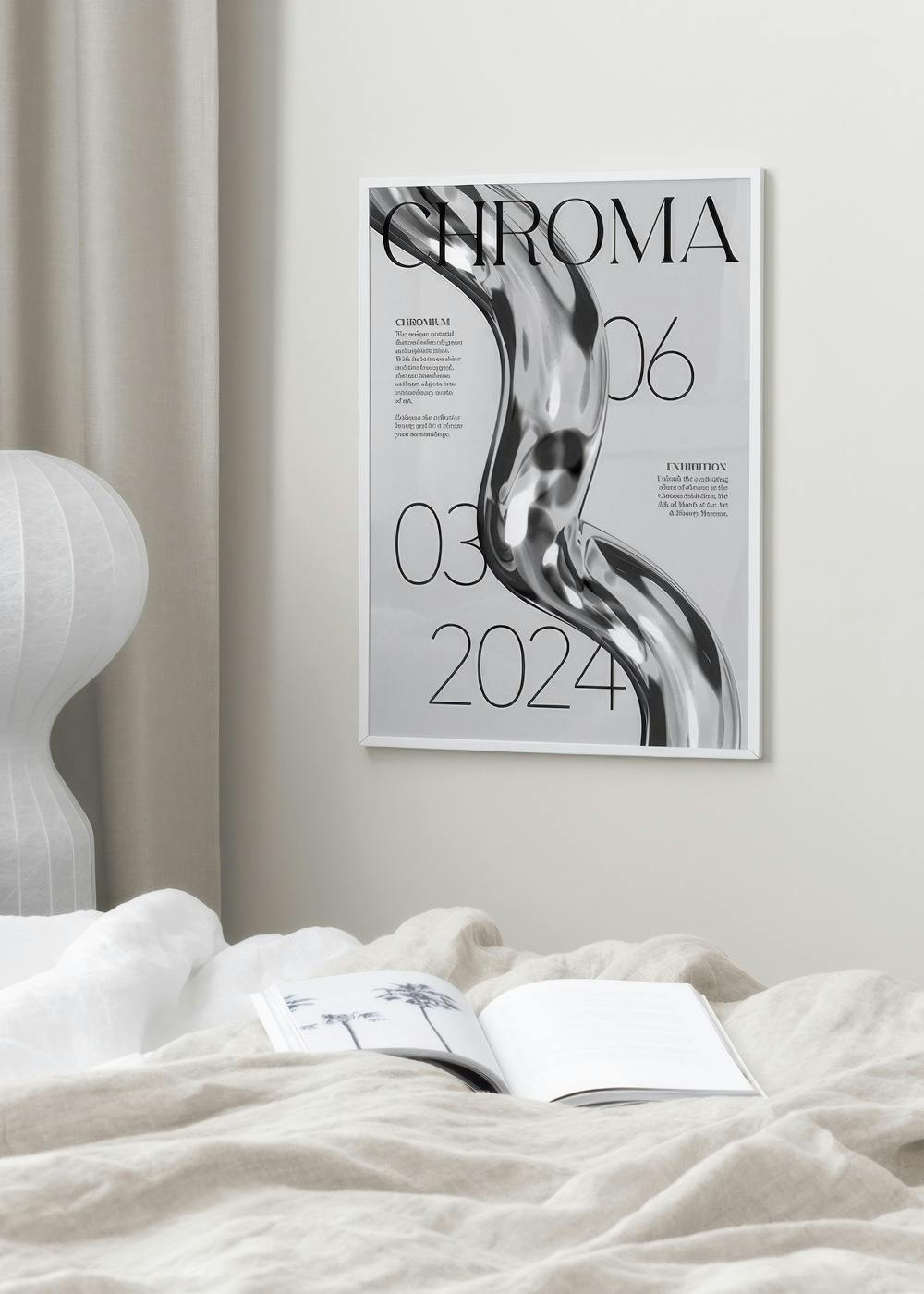 Affiche CHROMA avec une forme métallique brillante, suspendue au-dessus dun lit avec un livre ouvert.