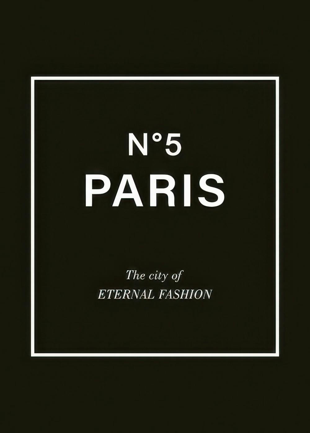 Affiche typographique chic avec lettrage blanc N°5 Paris et The city of eternal fashion sur fond noir.