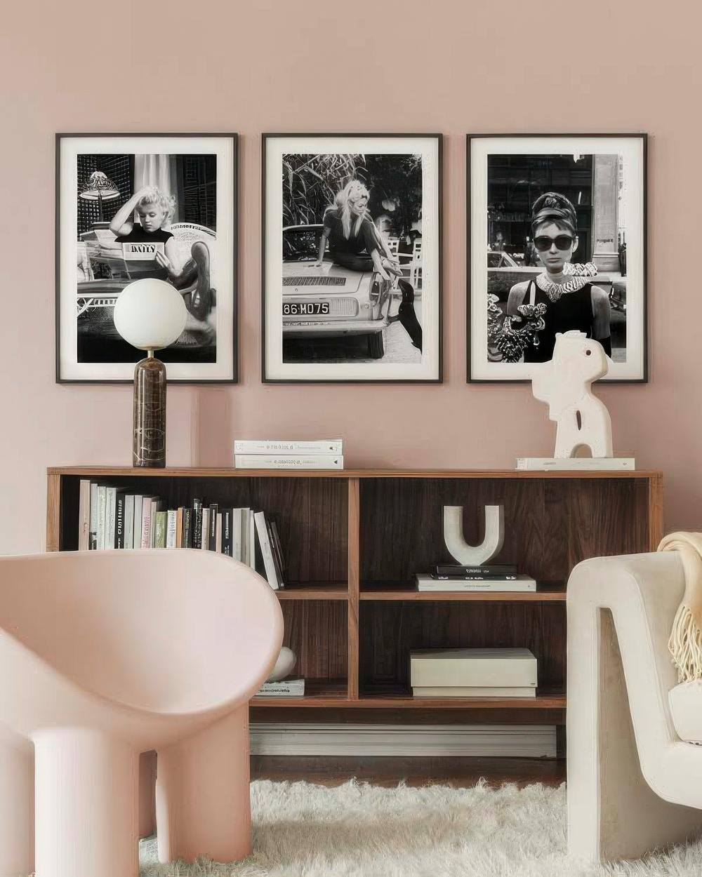 Affiche de Marilyn Monroe lisant, Brigitte Bardot et Audrey Hepburn en noir et blanc
