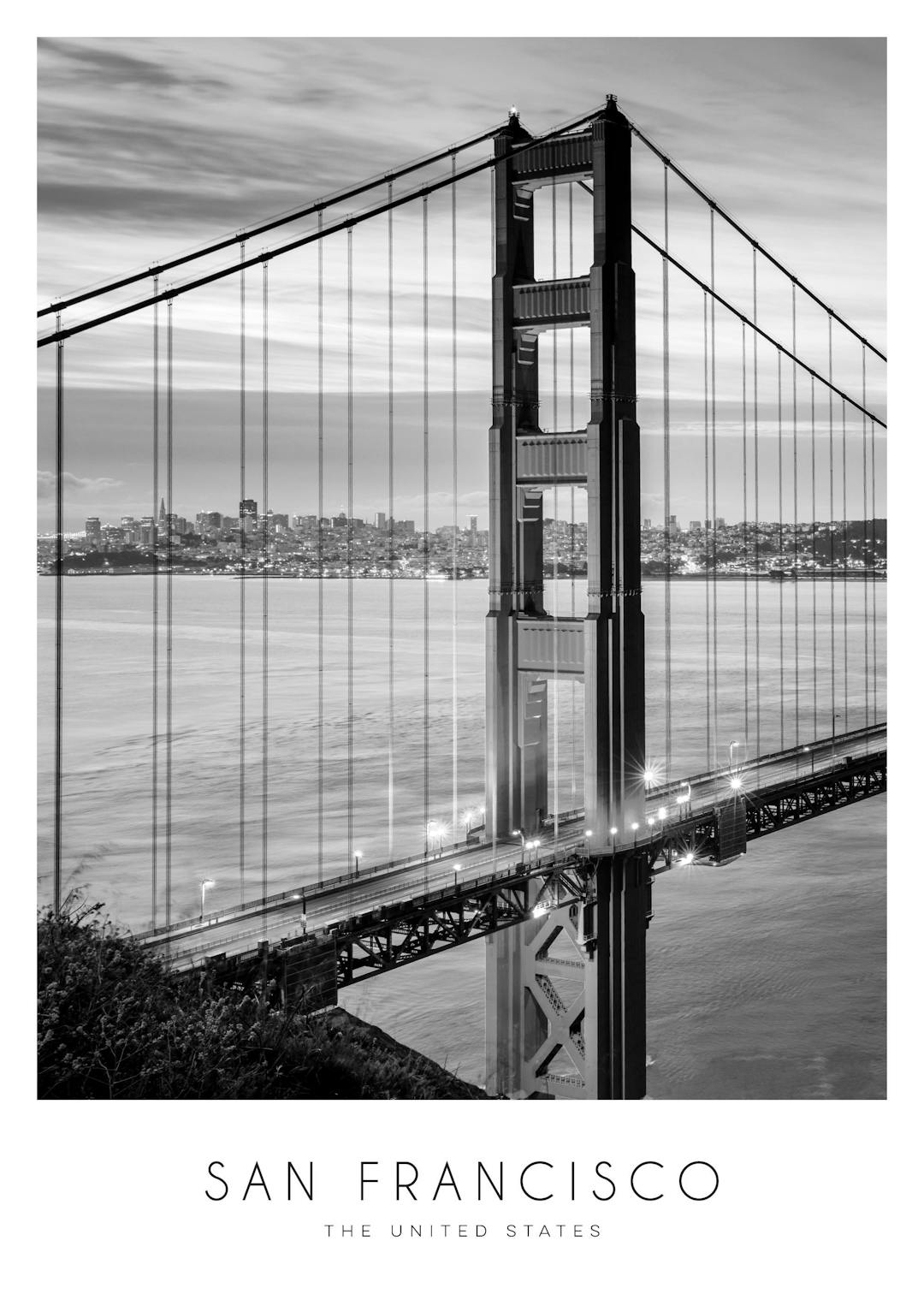 Affiche noir et blanc du Golden Gate Bridge de San Francisco, mettant en valeur son architecture et la baie.