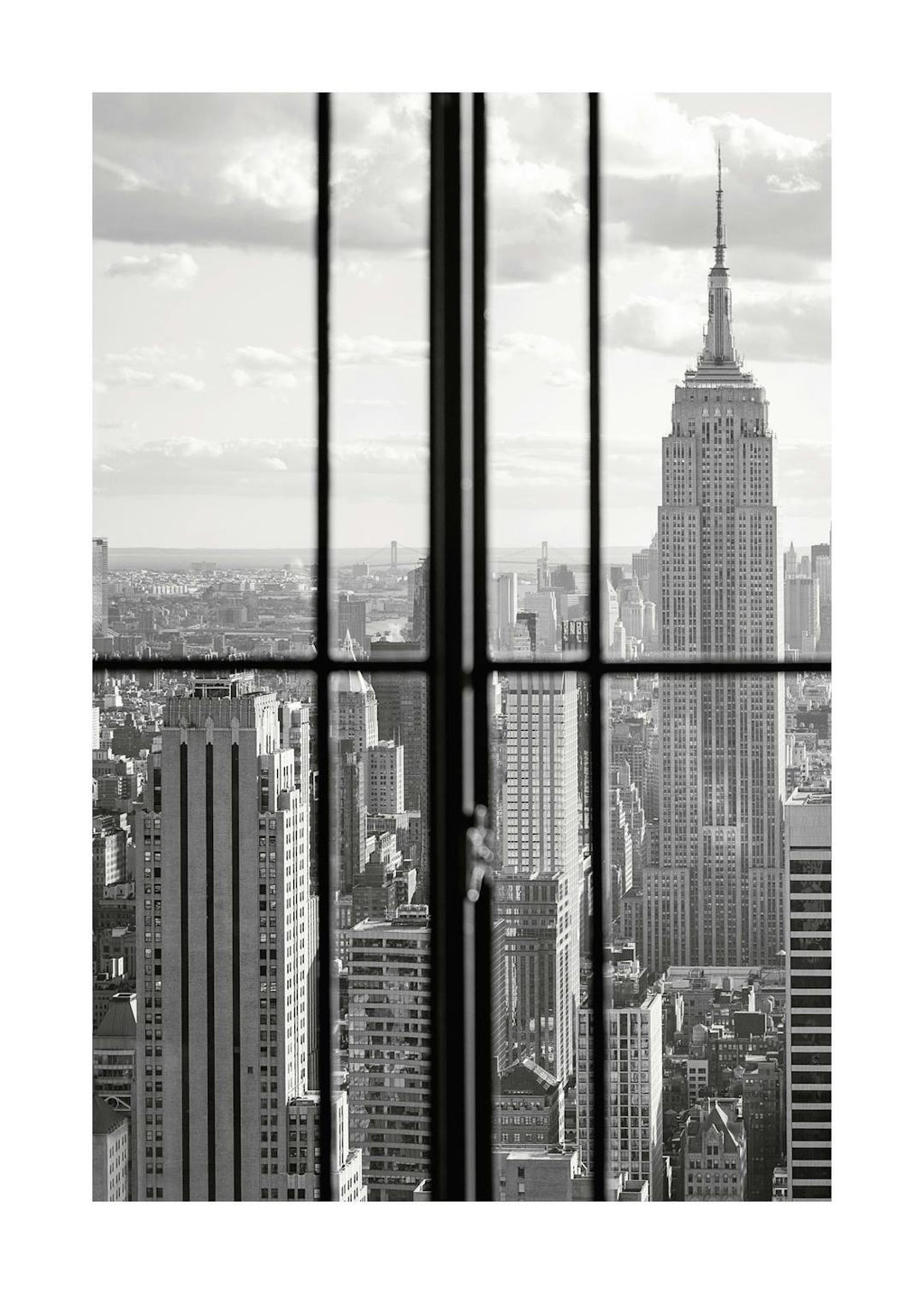 Affiche noir et blanc de Manhattan vue à travers une fenêtre, avec lEmpire State Building et le paysage urbain en arrière-plan.