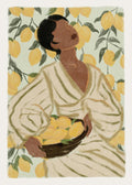 Affiche dune femme aux cheveux noirs tenant un bol de citrons, sur fond de citronnier. Typographie dessinée.