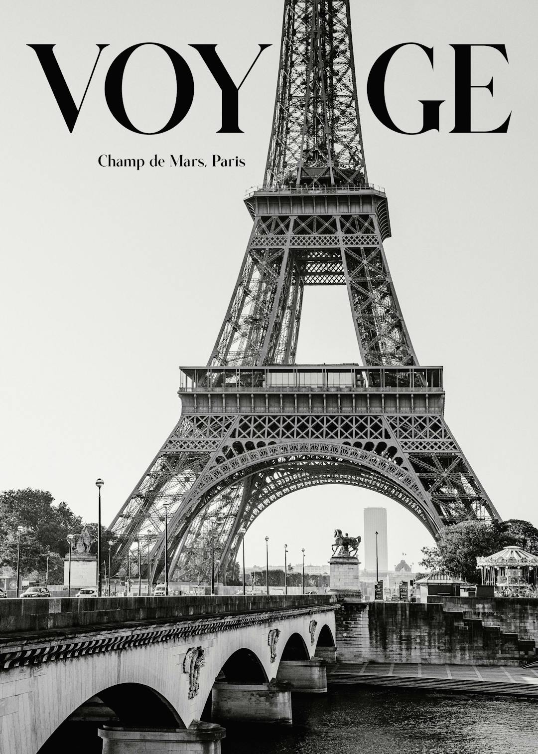 Affiche monochrome vintage de la Tour Eiffel avec le texte VOYAGE et Champ de Mars Paris, au-dessus dun pont.