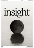 Affiche noir et blanc dune lune sombre se reflétant dans leau avec le texte insight en typographie noire au-dessus.
