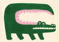 Affiche dun crocodile vert et rose avec la bouche ouverte et des dents blanches pointues, par Dani Klaric.