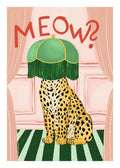 Affiche dun léopard assis sur un tapis rayé vert avec un abat-jour vert sur la tête et le texte MEOW en rouge