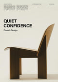 Affiche avec un texte noir QUIET CONFIDENCE Danish Design et une chaise danoise en bois clair, courbée.